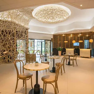 Novotel Arenas Aeroport Niza